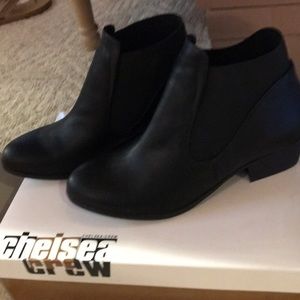 Booties, black with elastic on both sides